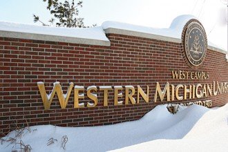 Photo of WMU sign in the winter.