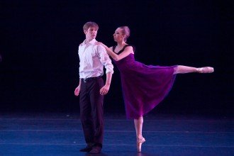 Photo of WMU dancers performing the ballet Entrechat.