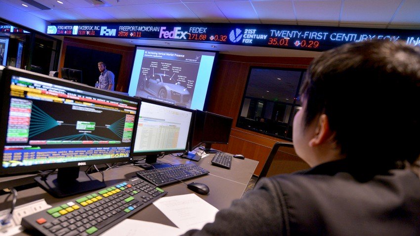 Photo of the Greenleaf Trust Trading Room.