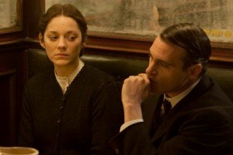 Photo of actors Marion Cotillard and Joaquin Phoenix in the movie "The Immigrant."